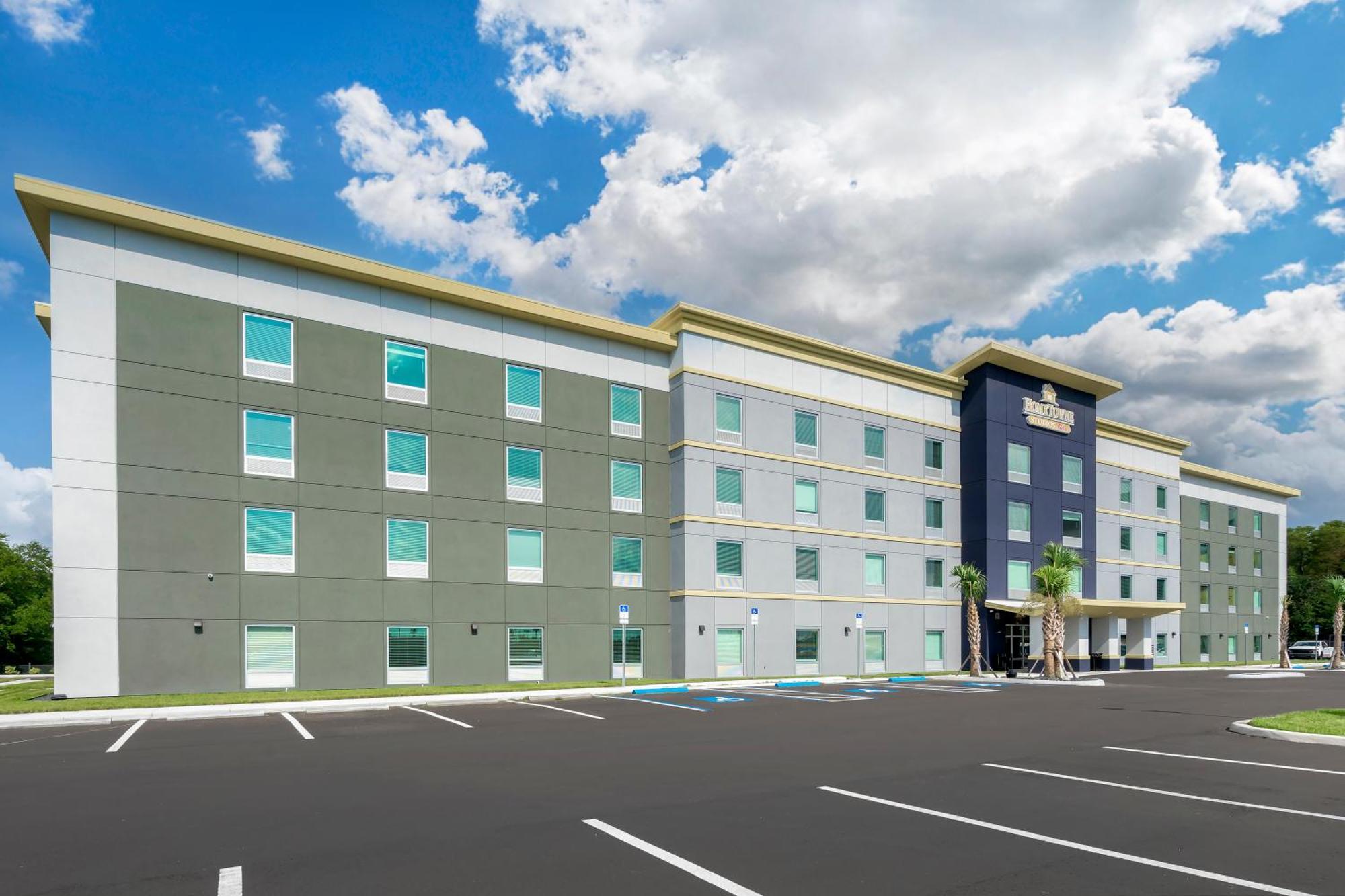 Hometowne Studios By Red Roof Tampa - Airport West Chase Exterior photo