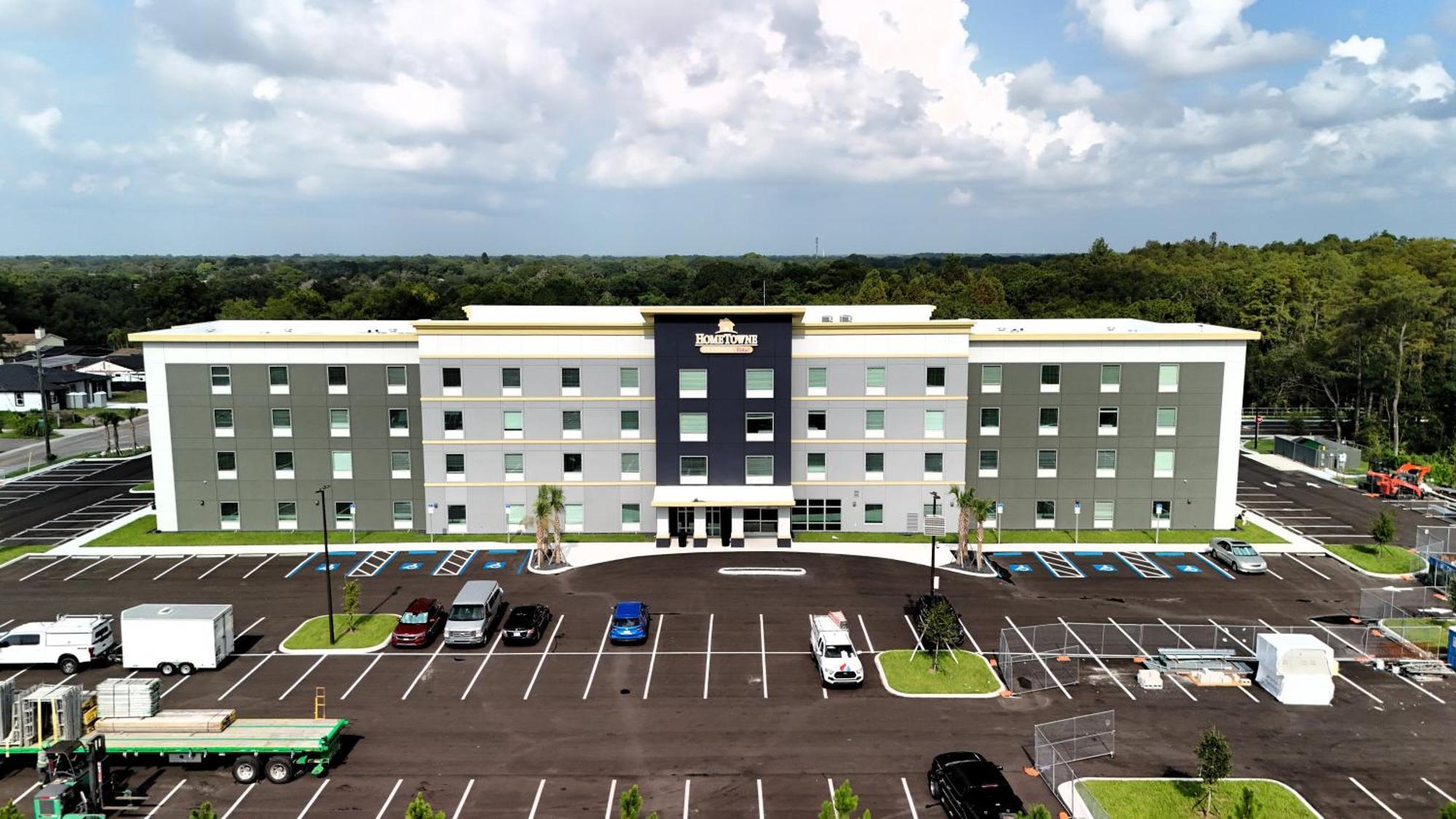 Hometowne Studios By Red Roof Tampa - Airport West Chase Exterior photo