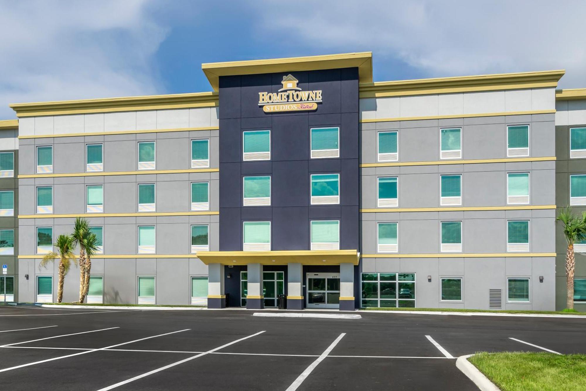 Hometowne Studios By Red Roof Tampa - Airport West Chase Exterior photo
